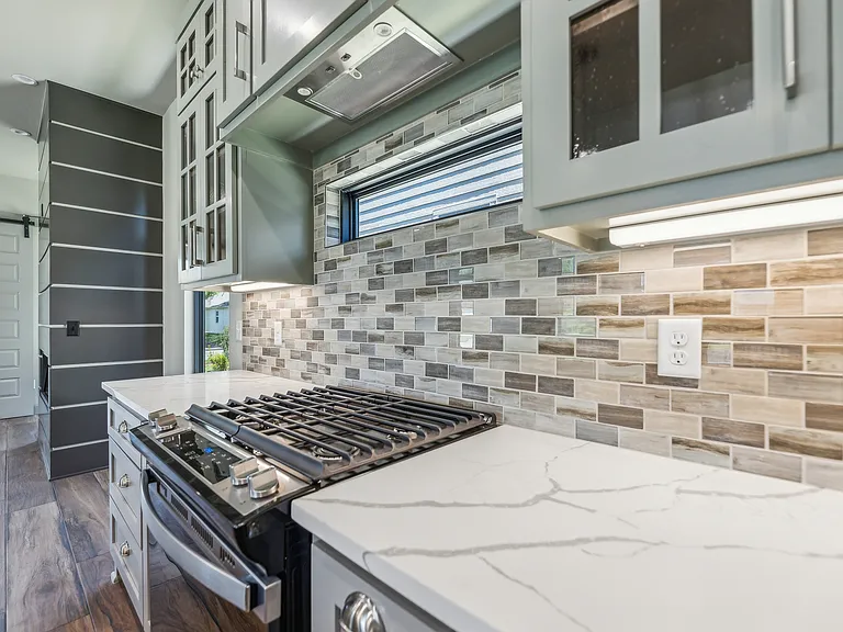 421 W Fort Worth St — Photo 14