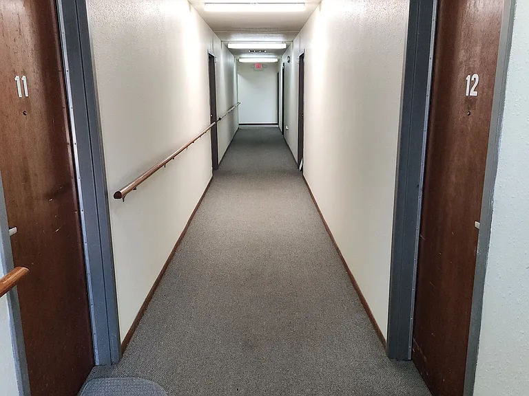 Hillview Apartments — Photo 11