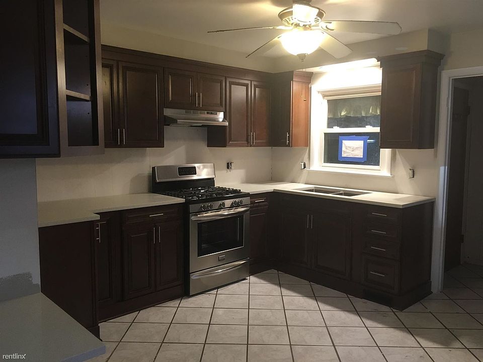 Kitchen with 5 Burner stove