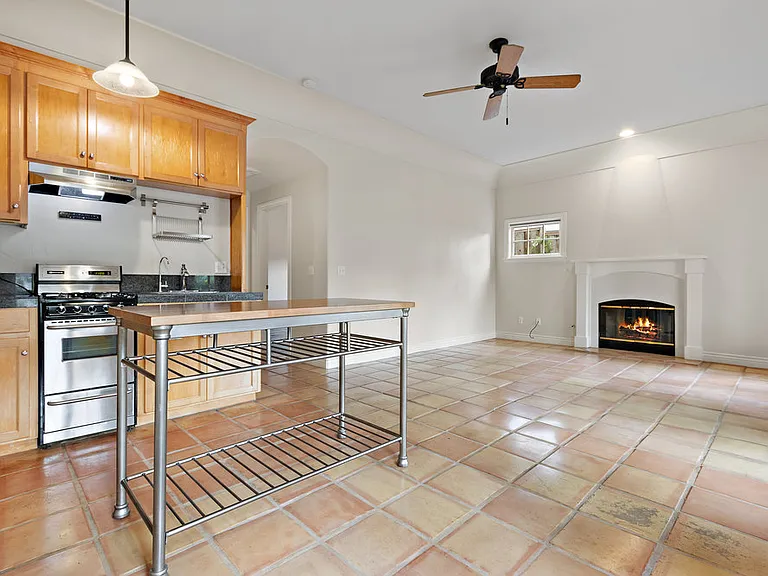 6362 Broadway Ter — Photo 8