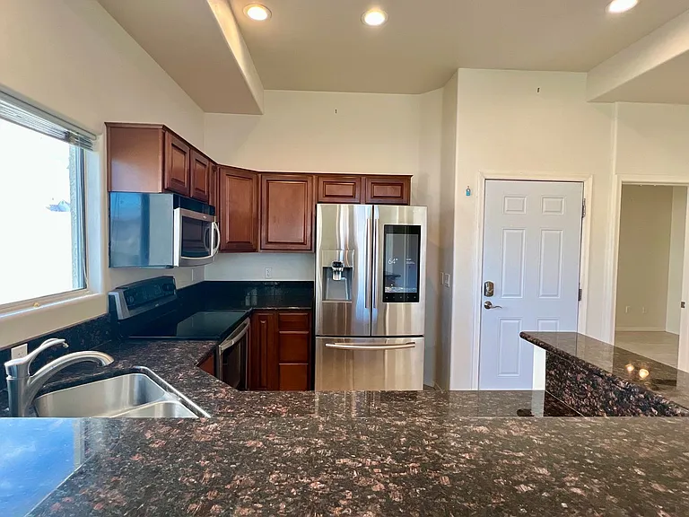 420 Acoma Blvd S #12 — Photo 10