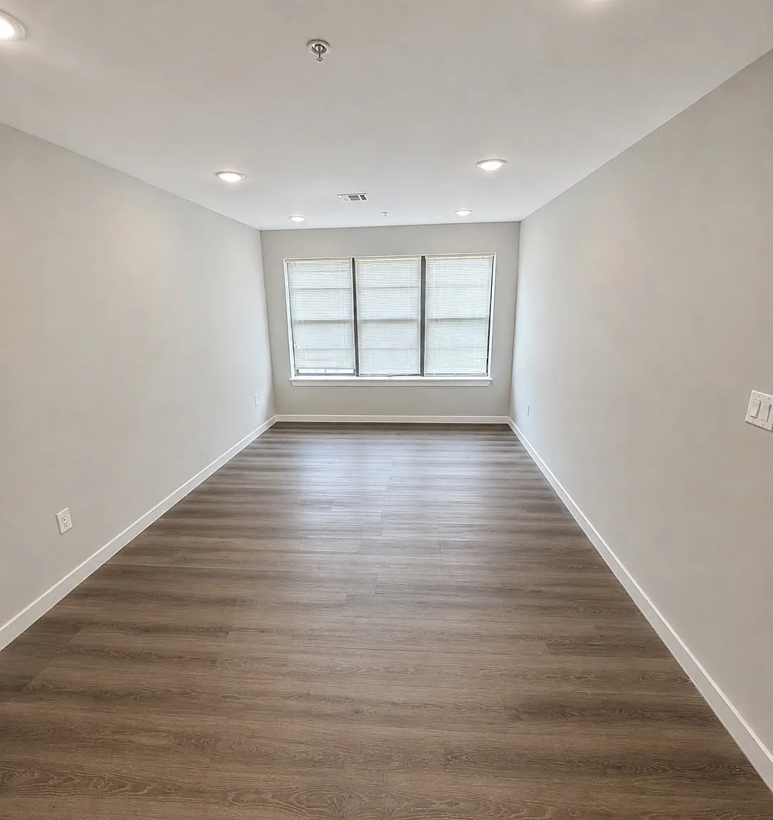 1 bed, $1,963 — Photo 4