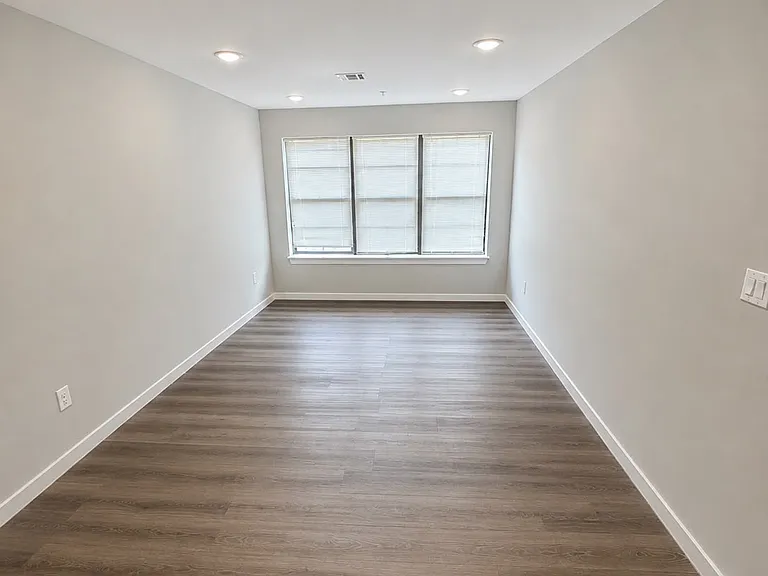 182 Cedar St #1 — Photo 4