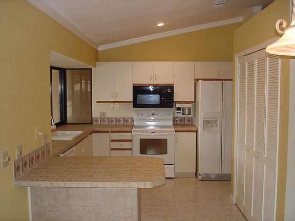 4th image of 368 SW Lacroix Ave