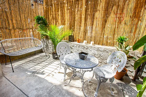 Rented by R New York | media 7