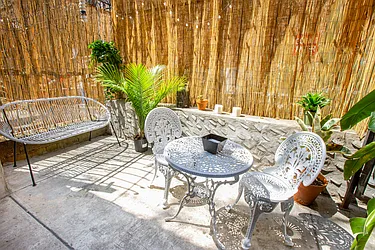 Rented by R New York