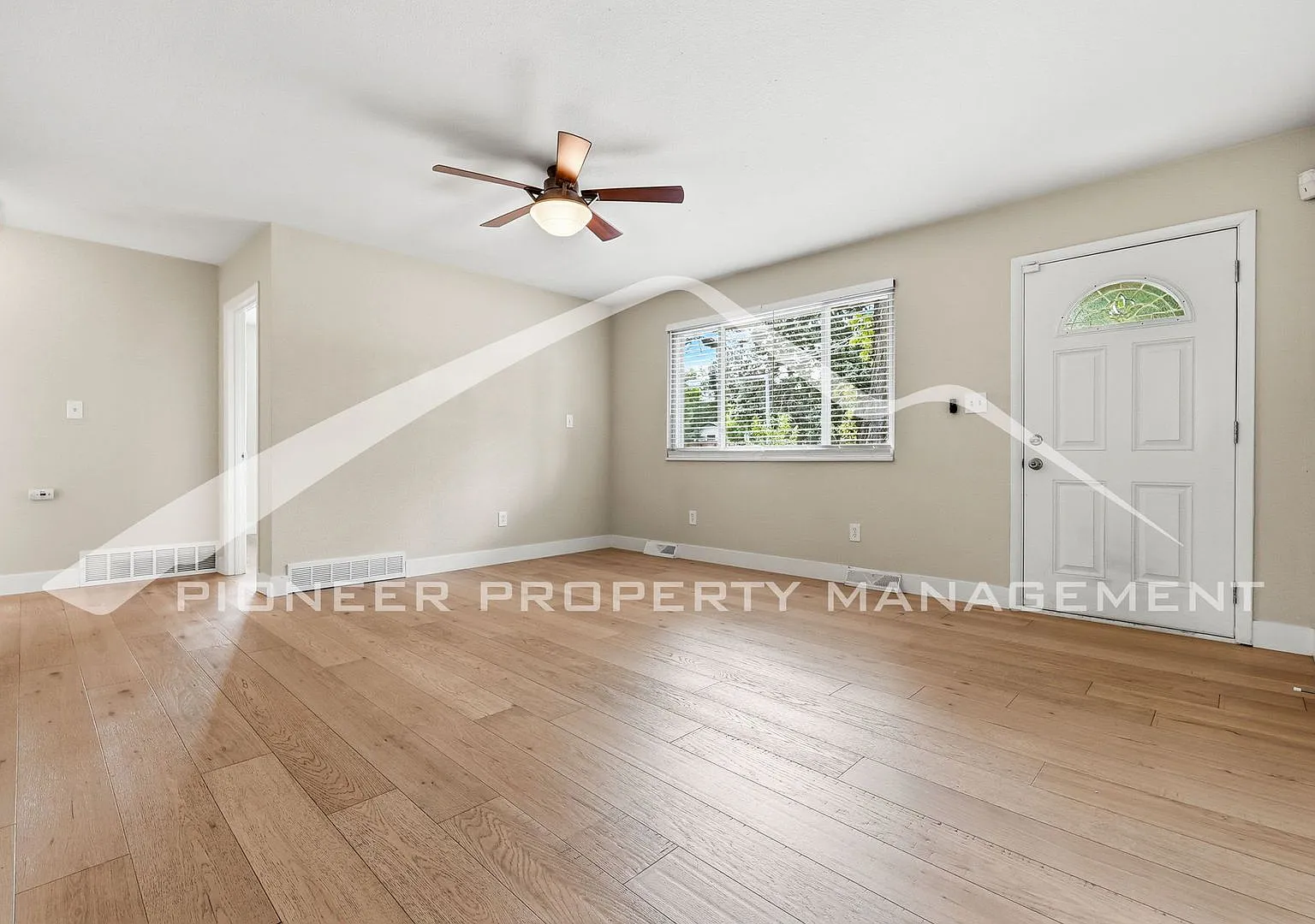 Spacious Duplex with Central AC and Total of 3 Garage Parking Spaces! — Photo 3