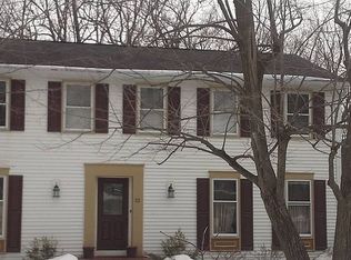 32 Crestview Dr, Pittsford, NY 14534