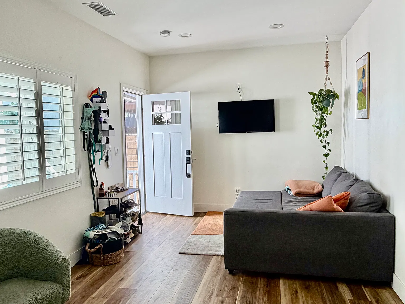 2 bed, 850 sqft, $3,300 — Photo 2
