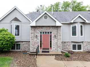 8144 Dellwood Dr, Urbandale, IA 50322