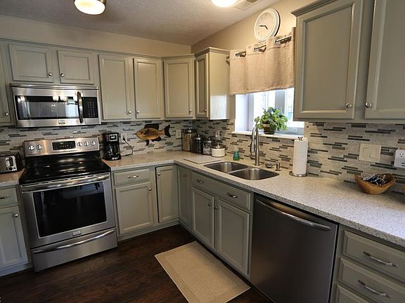 4th image of 1123 Oxford Cir