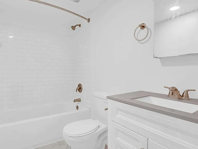 1942 W Berridge Ln #1 — Photo 13