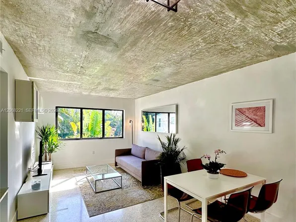190 NW 69th St, Miami, FL