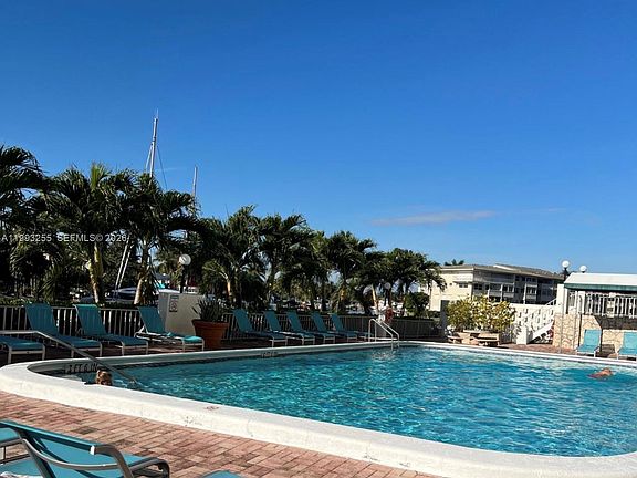 4th image of 401 Golden Isles Dr APT 101