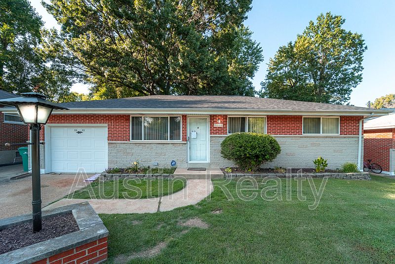 1st image of 1111 Cove Ln