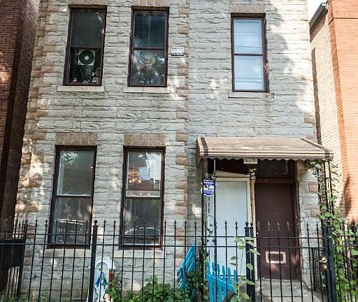 3rd image of 830 N Mozart St #1