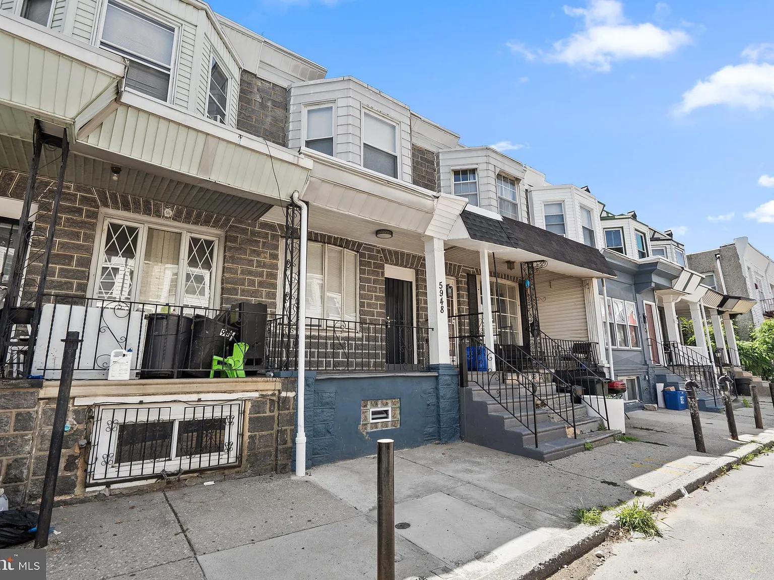 3 bed, 976 sqft, $1,600 — Photo 2