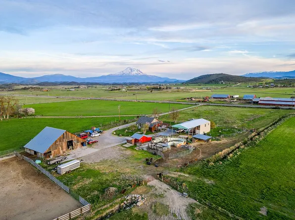 5017 Oberlin Rd, Montague, CA 96064