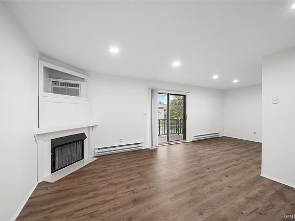4th image of 7355 Woodview St APT 4