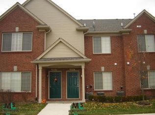 45545 Hidden View Ct, Utica, MI