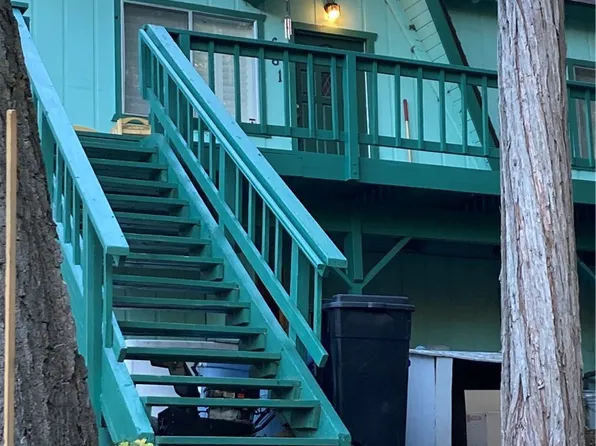 681 Clubhouse Dr, Twin Peaks, CA 92391