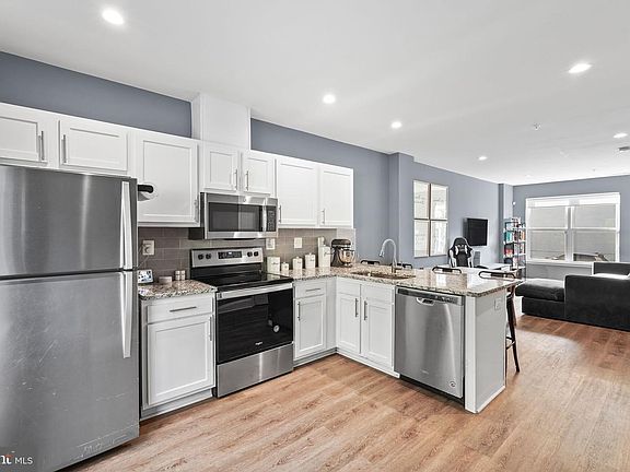 5th image of 2210 Hunter Pl SE