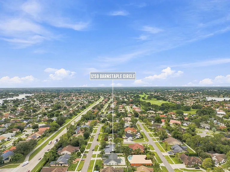 1259 Barnstaple Cir — Photo 44