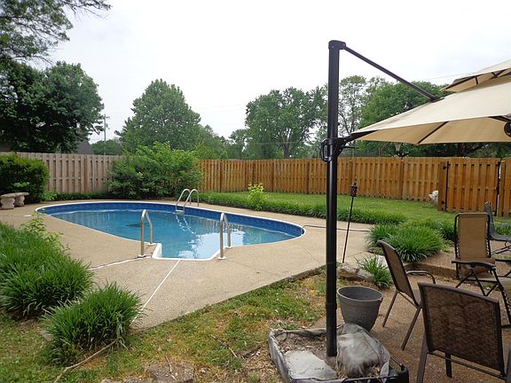 3rd image of 101 Lee Etta Dr