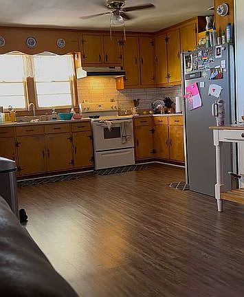 Kitchen with pine cabinets 