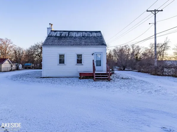 8152 Millis Rd, Shelby Township, MI 48317