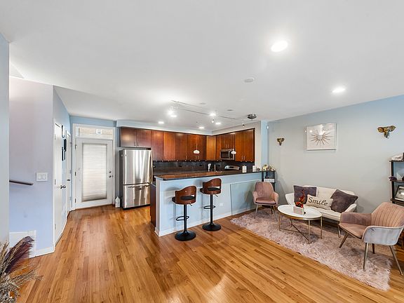 4th image of 3991 S Drexel Blvd #C