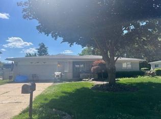 39501 Cobridge Dr, Clinton Township, MI 48038