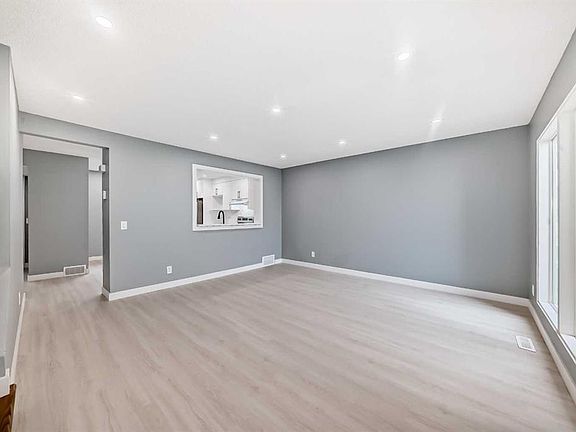 4th image of 232 W Marlborough Way NE