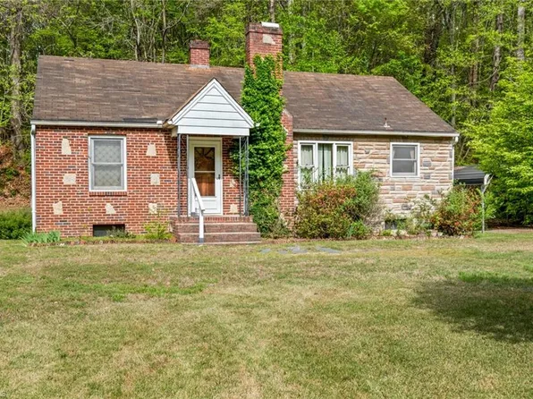 4756 Baux Mountain Rd, Winston Salem, NC 27105