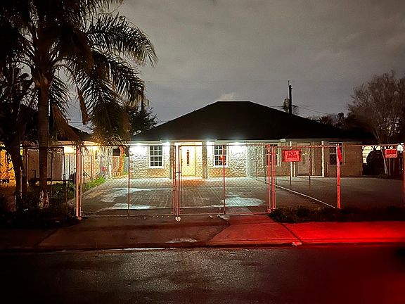 5th image of 2611 Carlos Ave #1