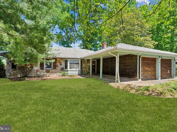 34 Forest Hill Dr, Cherry Hill, NJ 08003