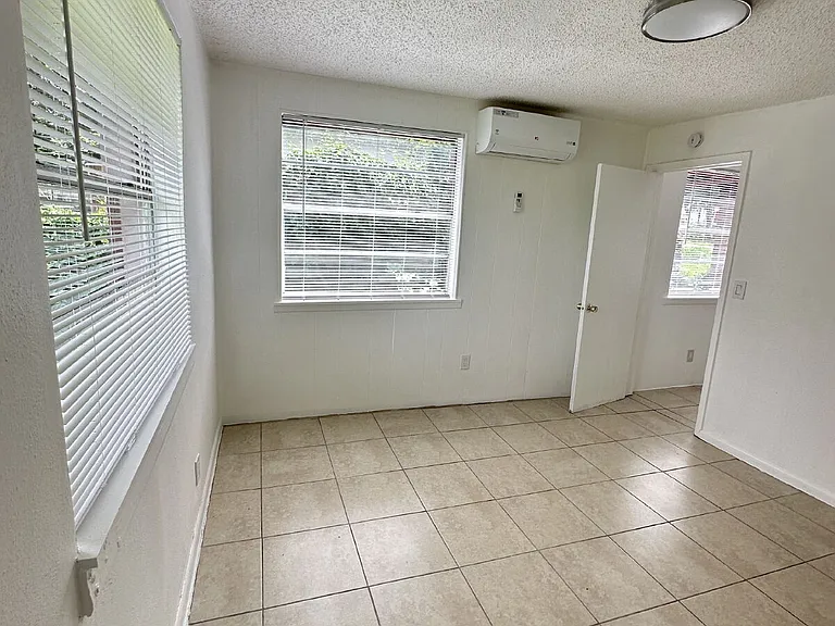7915 Hare Ave — Photo 6