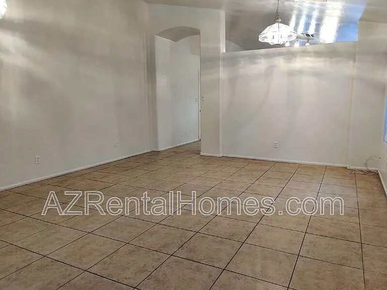 493 E Cantebria Dr — Photo 6