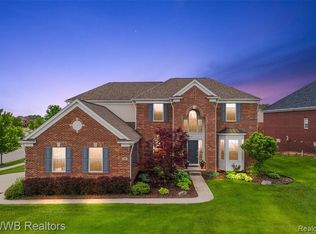 1250 Ardmore Ct, Orion, MI 48359