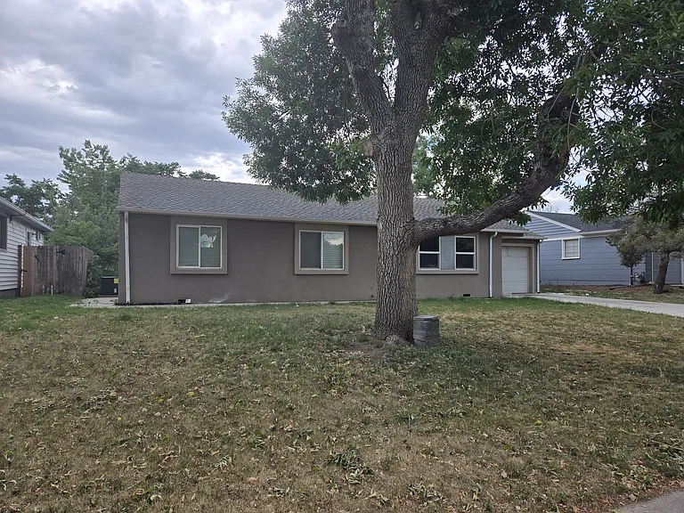732 Geneva St — Photo 3