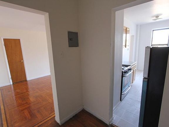 3rd image of 4415 43rd Ave APT L2