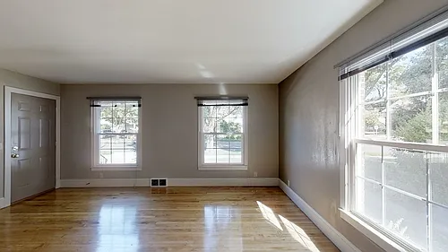 Character filled 2-bedroom flat on Monroe Street! at Dudgeon-Monroe — Photo 3