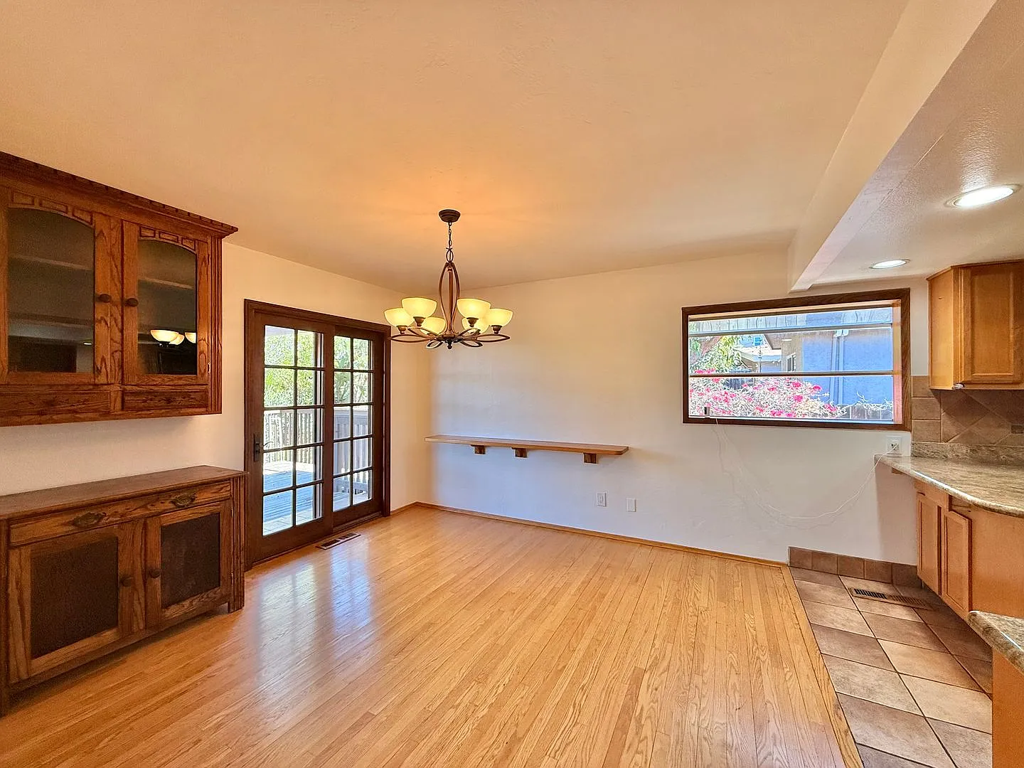 Spacious 4 Bedroom Home with Large Backyard in Beautiful San Diego! — Photo 4