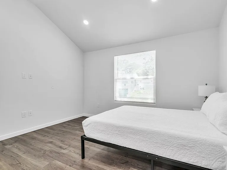 104 11th Ave S — Photo 8