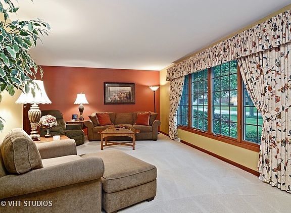 4th image of 719 E Meadow Ln