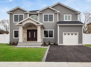 171 Southwood Cir, Syosset, NY 11791