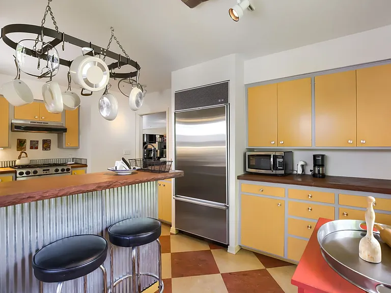 726 Pine St — Photo 3