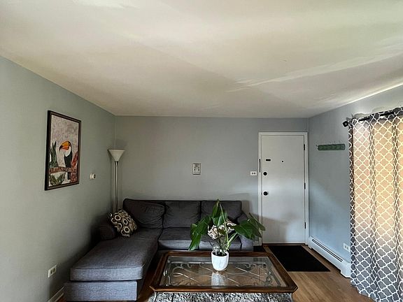 2nd image of 6468 N Northwest Hwy APT A2