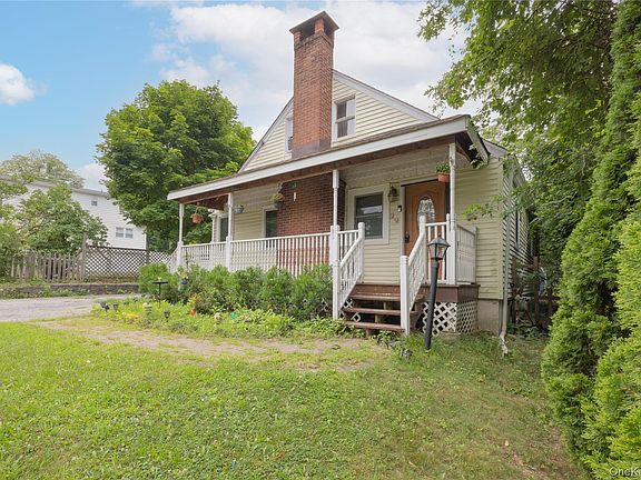3rd image of 22 W Crooked Hill Road