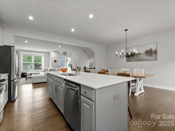 2037 Birchside Dr, Charlotte, NC 28205